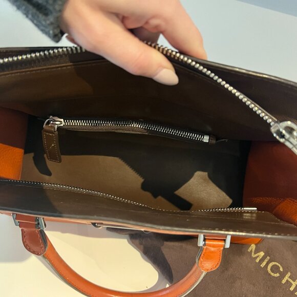 Michael Kors Medium purse - Picture 4 of 5